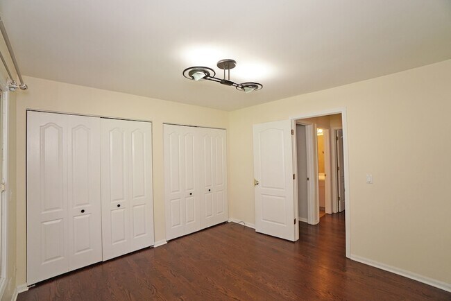 Building Photo - 229 Willow Pkwy