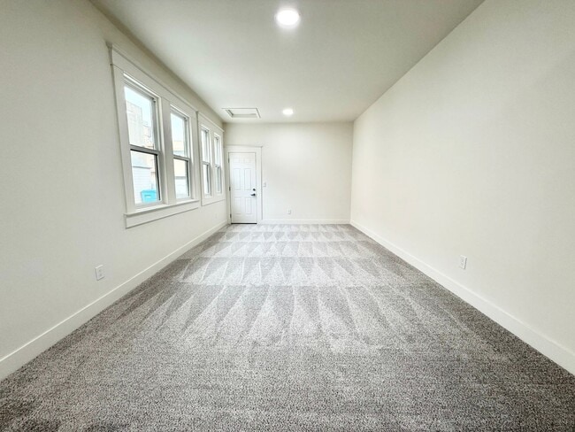 Building Photo - 4758-4764-4764 Mission St