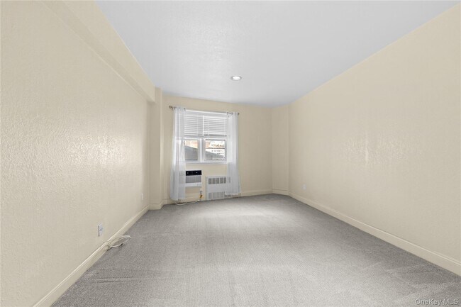 Building Photo - 750 Shore Rd