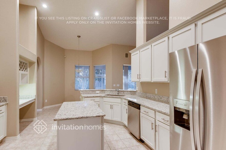 Building Photo - 4843 Lorraine Way
