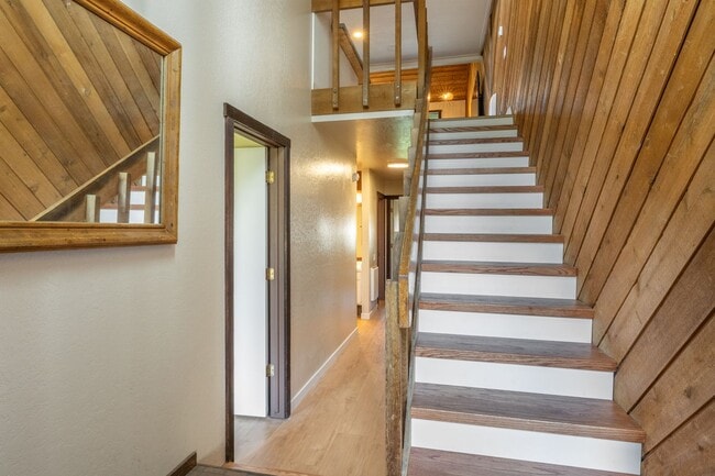 Building Photo - Spacious Snowcreek III Condo – Winter Rental