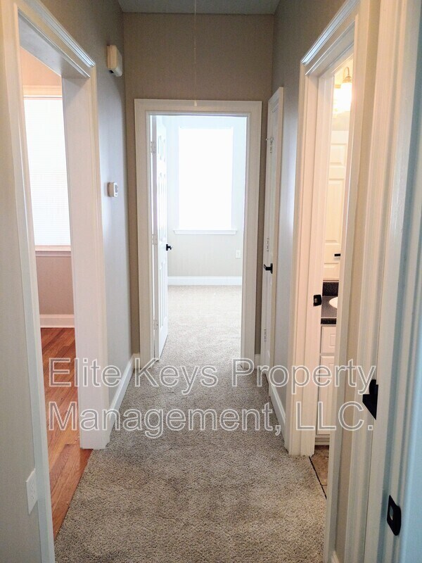 Building Photo - 814 11th St