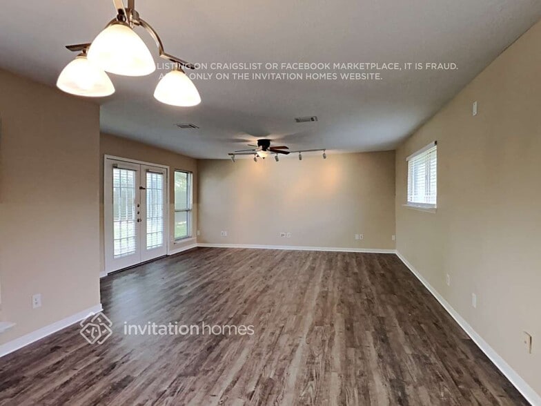 Building Photo - 1824 Meadow Creek Dr