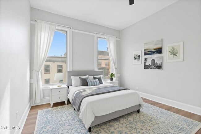 Building Photo - 5 Broadway