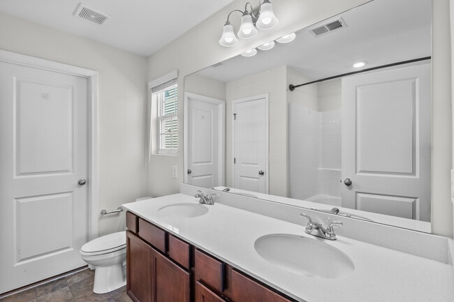 Building Photo - 424 Keeble Dr