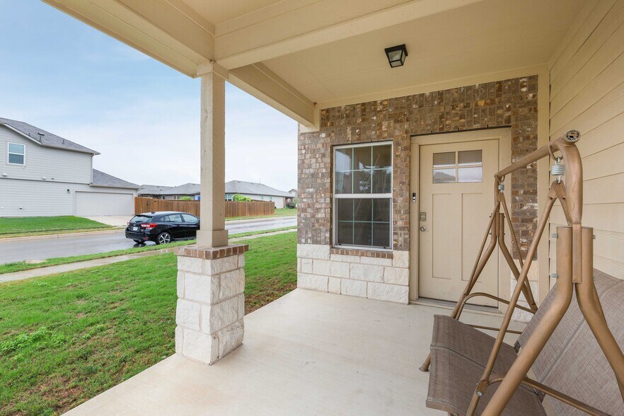 Front Porch - 14000 Heidhorn Dr