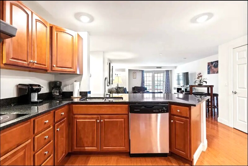 Building Photo - 1 E Grand Ave