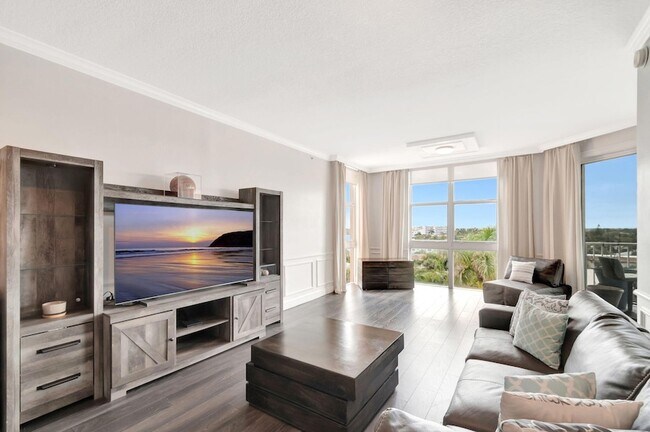 Building Photo - 804 E Windward Way