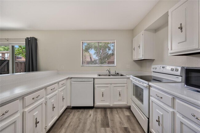 Building Photo - 1836 N Crystal Lake Dr
