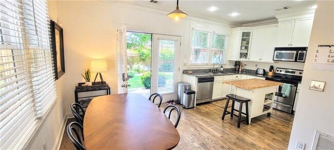 Building Photo - 205 Lampkin St NE