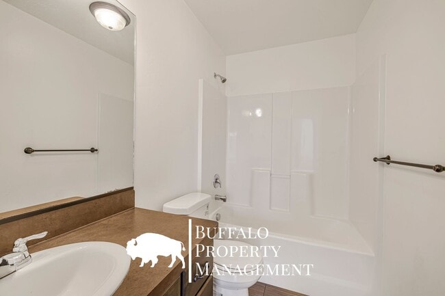 Building Photo - 4215 Roy Cir