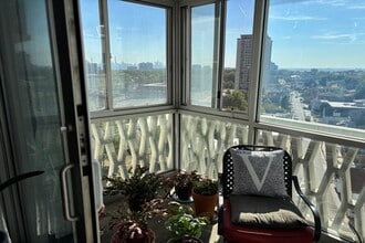 Building Photo - 2000 Linwood Ave