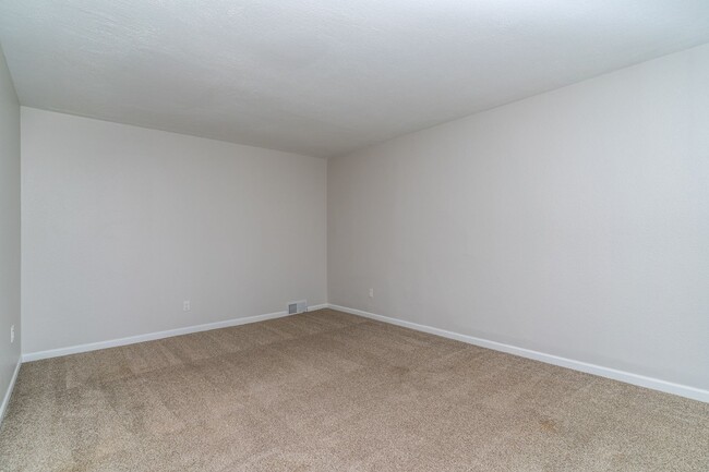 Building Photo - Recently Updated Single Family Home Available