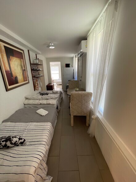 Can have extra bedding for extra guests/ - 2440 Manasota Beach Rd