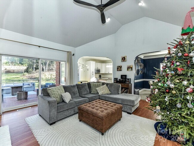 Building Photo - 6915 Pleasant Dr