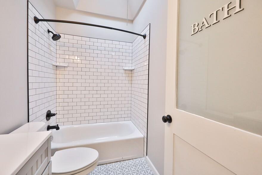 Building Photo - 1538 S Myrtlewood St