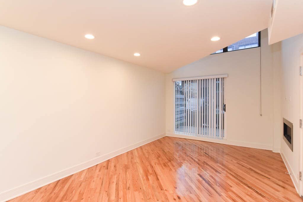 Building Photo - 949 W Grace St