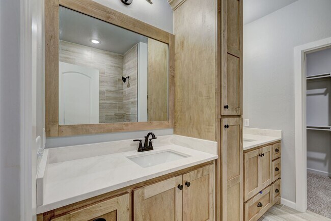 Building Photo - 634 Juniper St