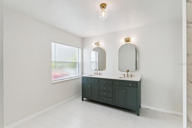 Building Photo - 13635 Waterhouse Way
