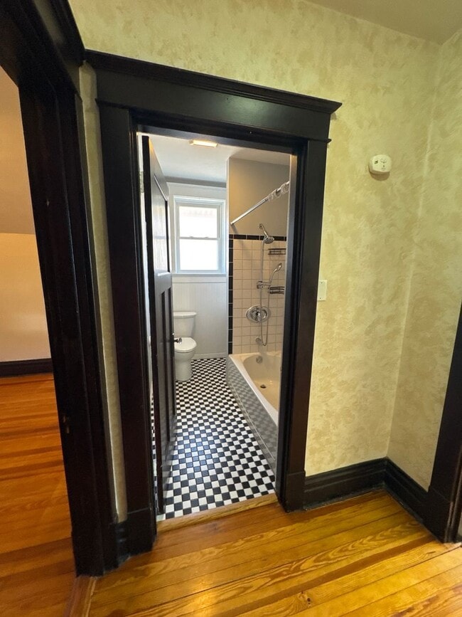 Building Photo - 4949 Nottingham Ave