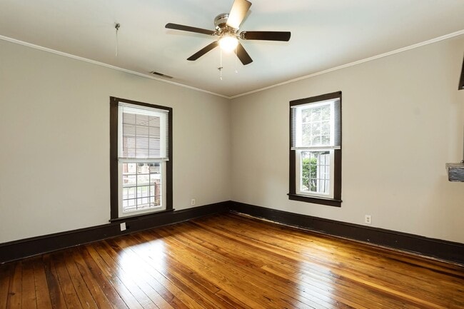 Building Photo - Three Bedroom Home!