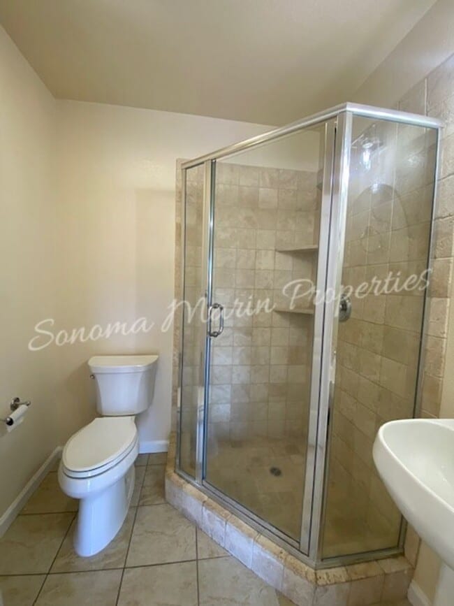 Building Photo - ~ Country Home ~ 2 Bedrooms & 2 Full Bathrooms with Attached Garage ~ Gated Community