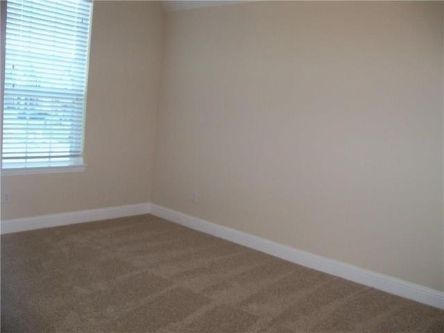 Building Photo - 2560 Valley Glen Dr