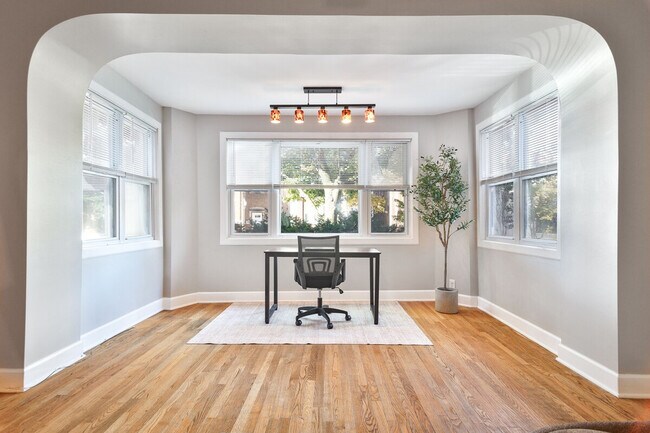 Building Photo - 3547 N Albany Ave