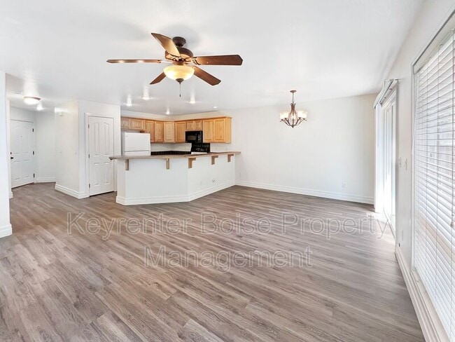 Building Photo - 2152 S Dorothy Ave