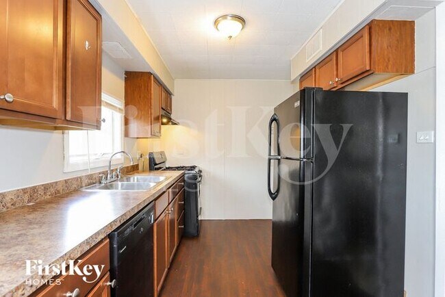 Building Photo - 14448 Kilbourn Ave