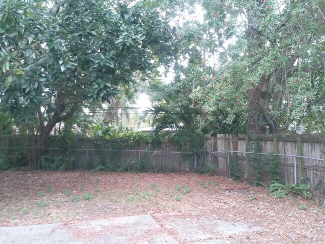 Building Photo - 830 65th Ave S