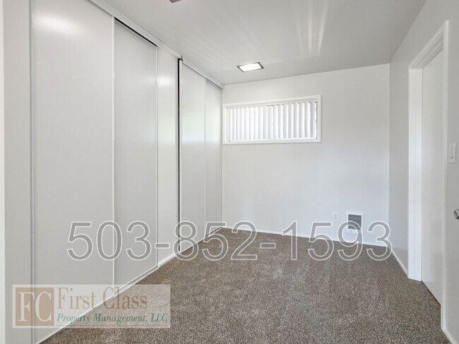 Building Photo - 8500 SW Canyon Dr