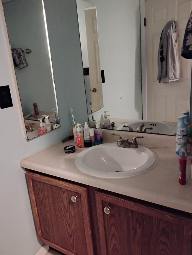 Building Photo - 5106 Empire Dr