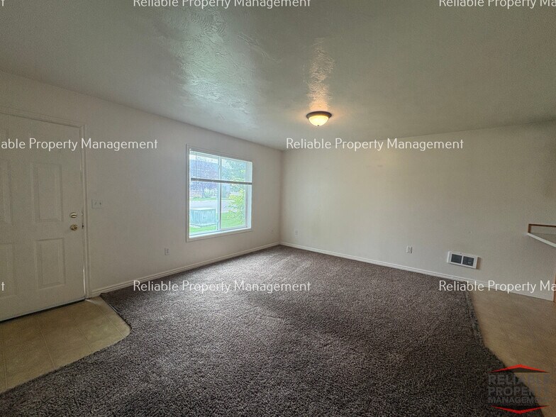 Building Photo - 3124 E Chasewood Dr