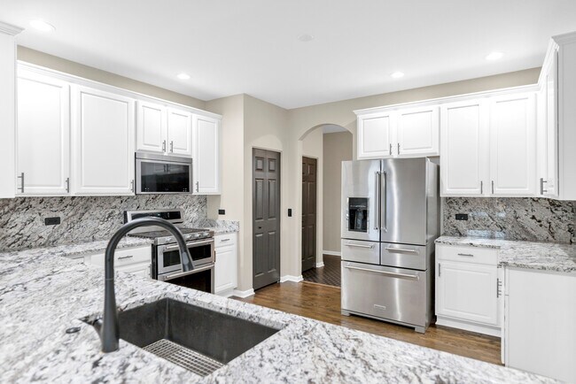 Building Photo - 2660 Harnish Dr