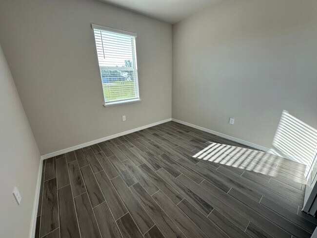 Building Photo - NW Cape Coral Home 4 Bedroom/ 2 Bath/ 3 Ca...