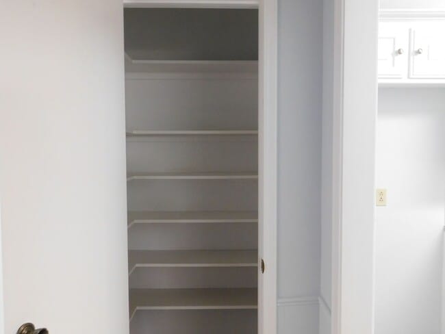 Building Photo - 2 Bed 2 Bath Duplex Newly Renovated