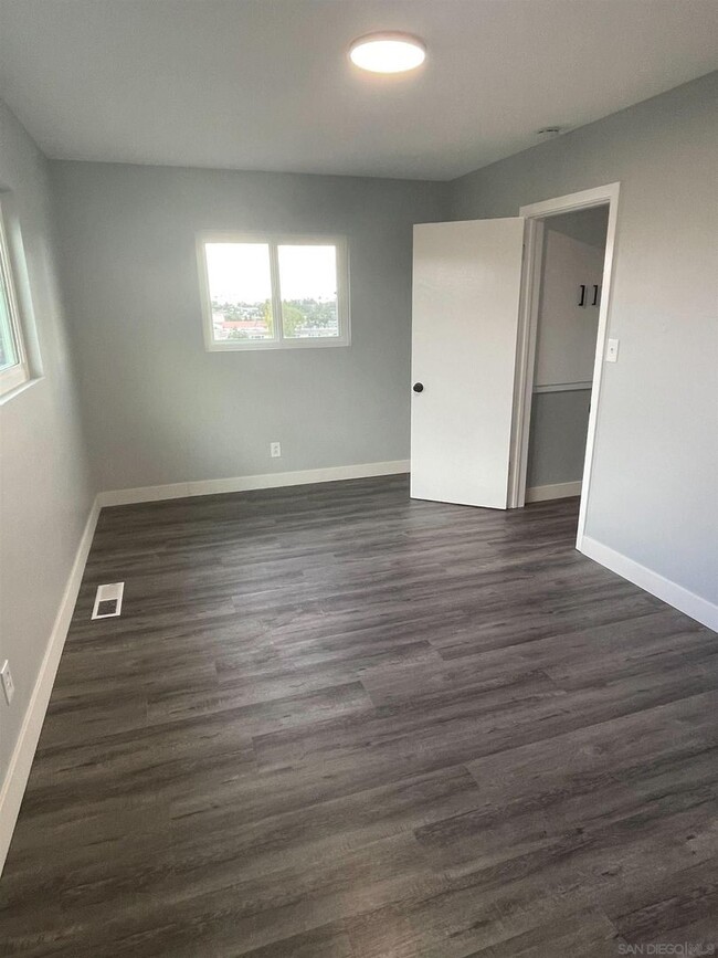 Building Photo - 3 Bed, 2 Bath Single Family Home - Logan H...