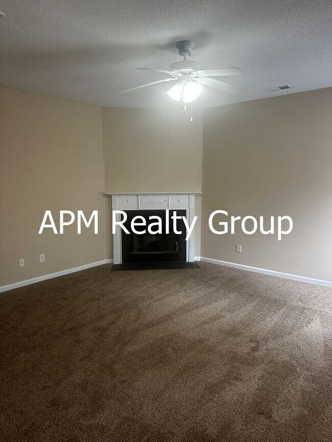 Building Photo - Spacious & Inviting Home Perfect for Comfortable Everyday Living