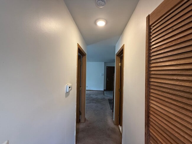 Building Photo - 320 Newport Ln