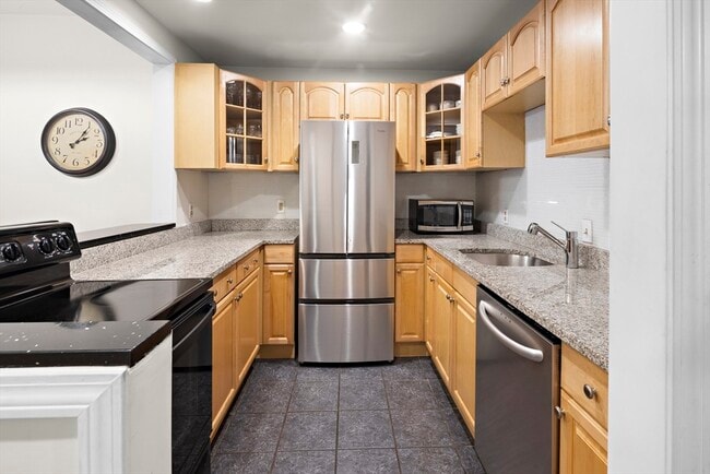 Building Photo - 41 Warren Ave