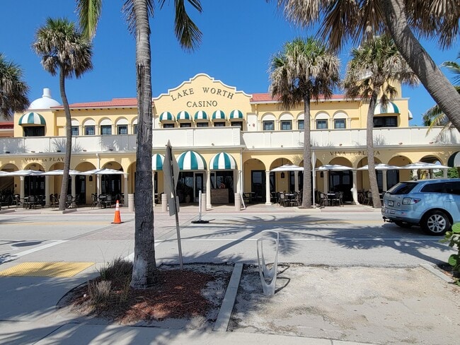 Building Photo - 101 S Golfview Rd