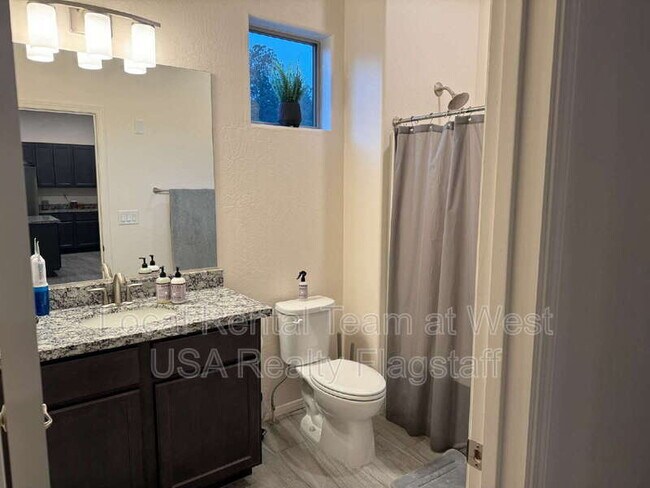 Building Photo - 1650 E Ponderosa Pkwy