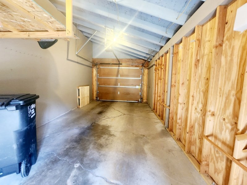 Garage - 32 Shadow Pl