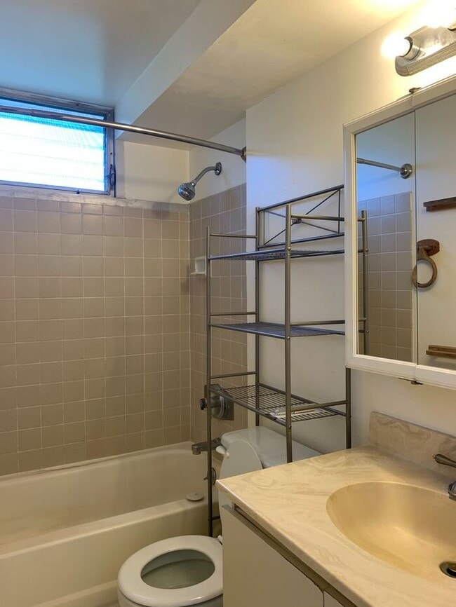 Building Photo - Pearl City - Century Park Plaza: 1 bedroom...