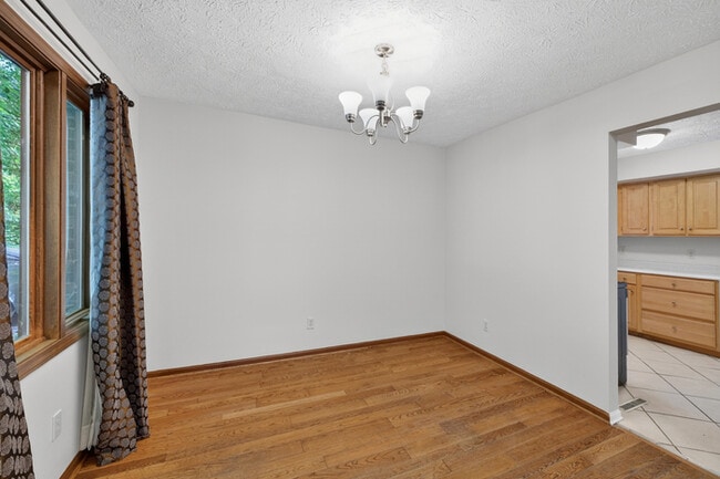 Building Photo - 4 Bedroom Near Butler University!
