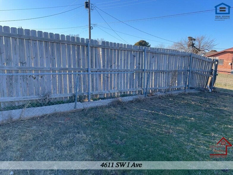 Building Photo - 4611 SW I Ave