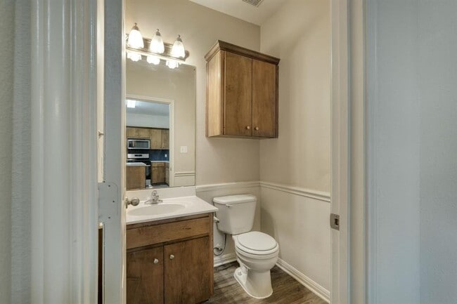 Building Photo - 2215 Dry Creek Dr
