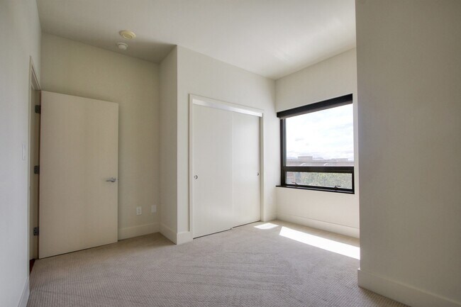 Building Photo - Gorgeous 2 Bedroom/2 Bathroom Condo for Rent at The 88
