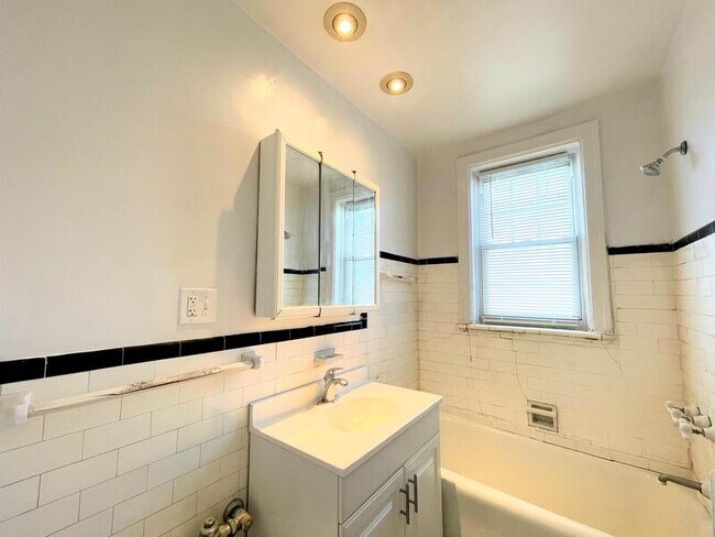 Building Photo - 6655 Berthold Ave